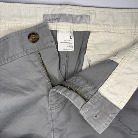 Old Navy Women's Gray Chino Shorts - Size 16 - Low Rise - Picture 7 of 7